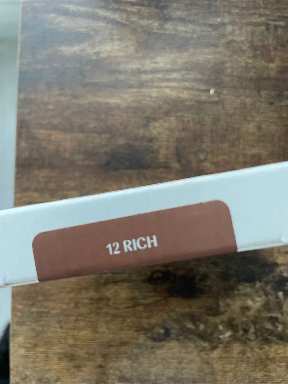 HUDA BEAUTY Glowish Luminous Pressed Powder - White